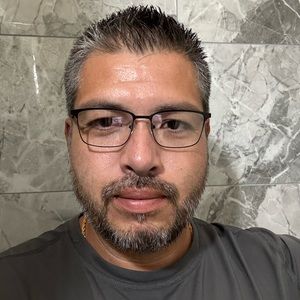 Meet your Posher, Adolfo